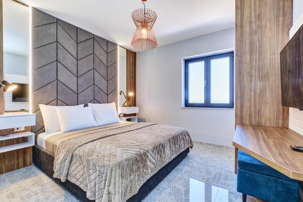 מאלי לוסיניי Luxury Apartments מראה חיצוני תמונה