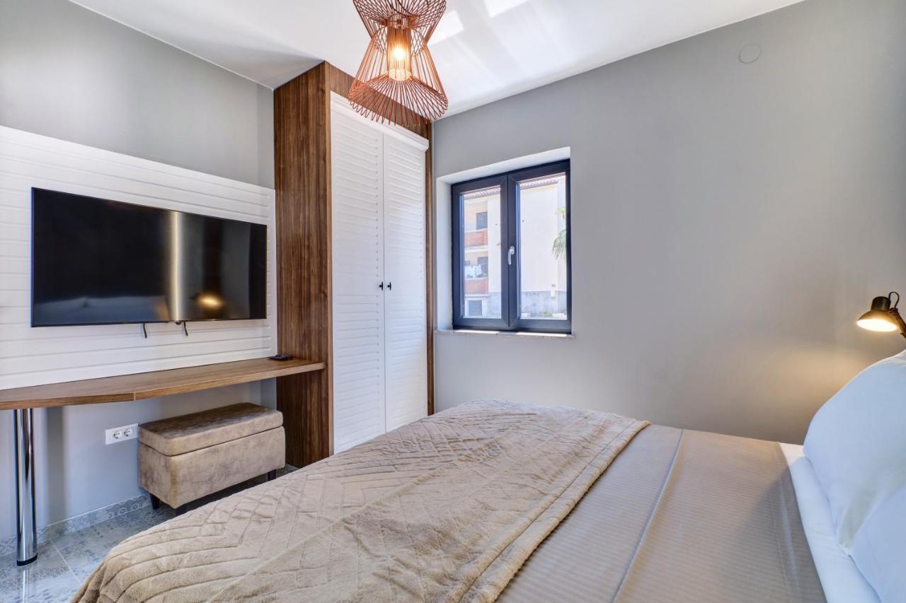 מאלי לוסיניי Luxury Apartments מראה חיצוני תמונה