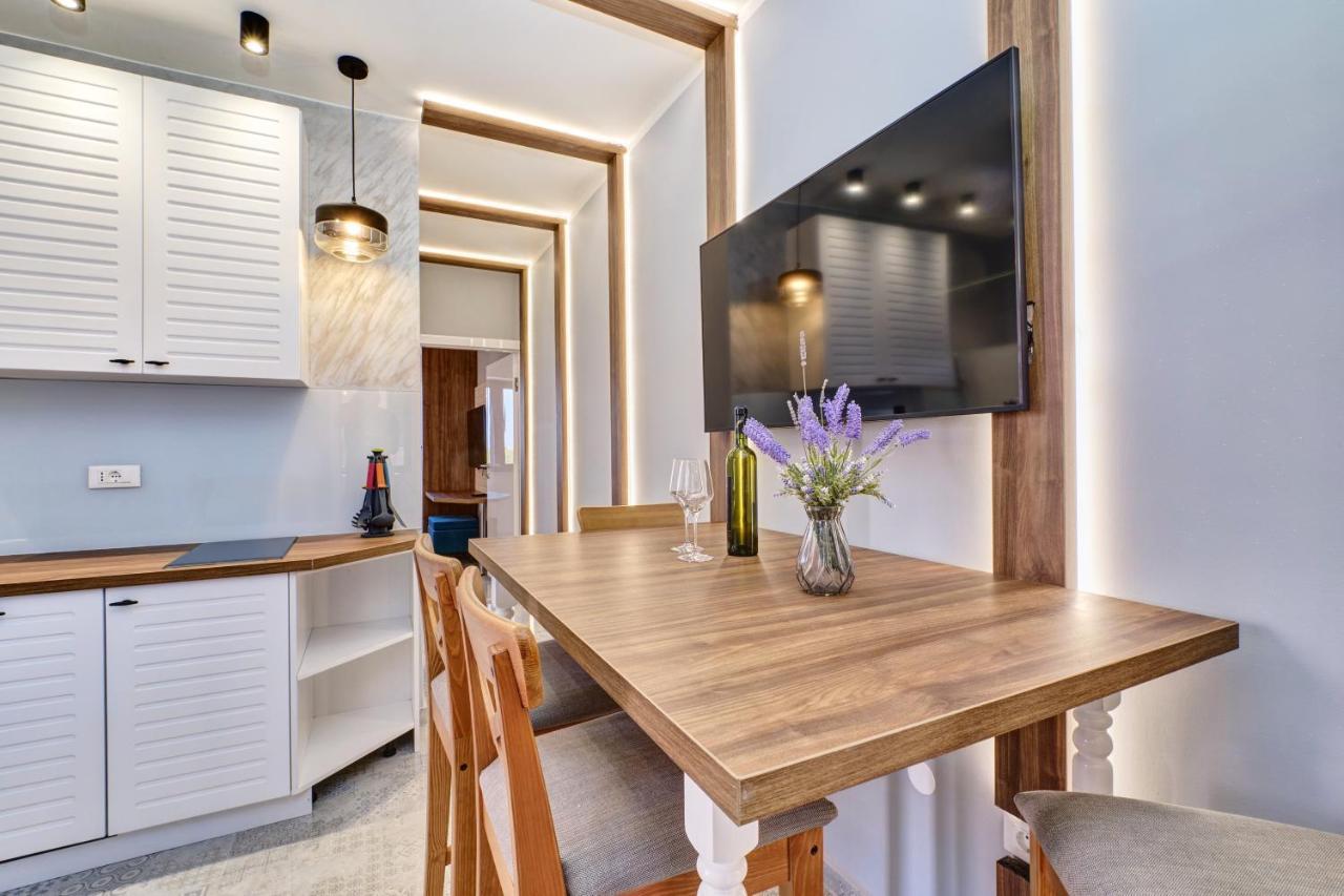 מאלי לוסיניי Luxury Apartments מראה חיצוני תמונה
