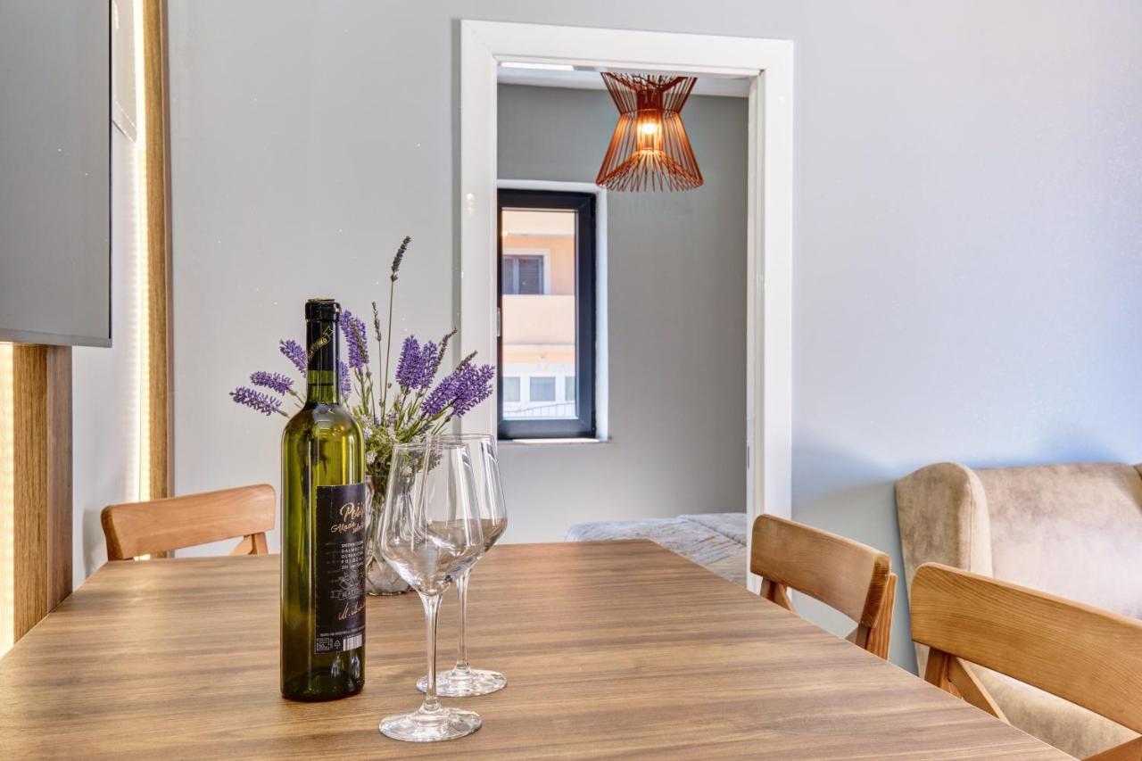 מאלי לוסיניי Luxury Apartments מראה חיצוני תמונה
