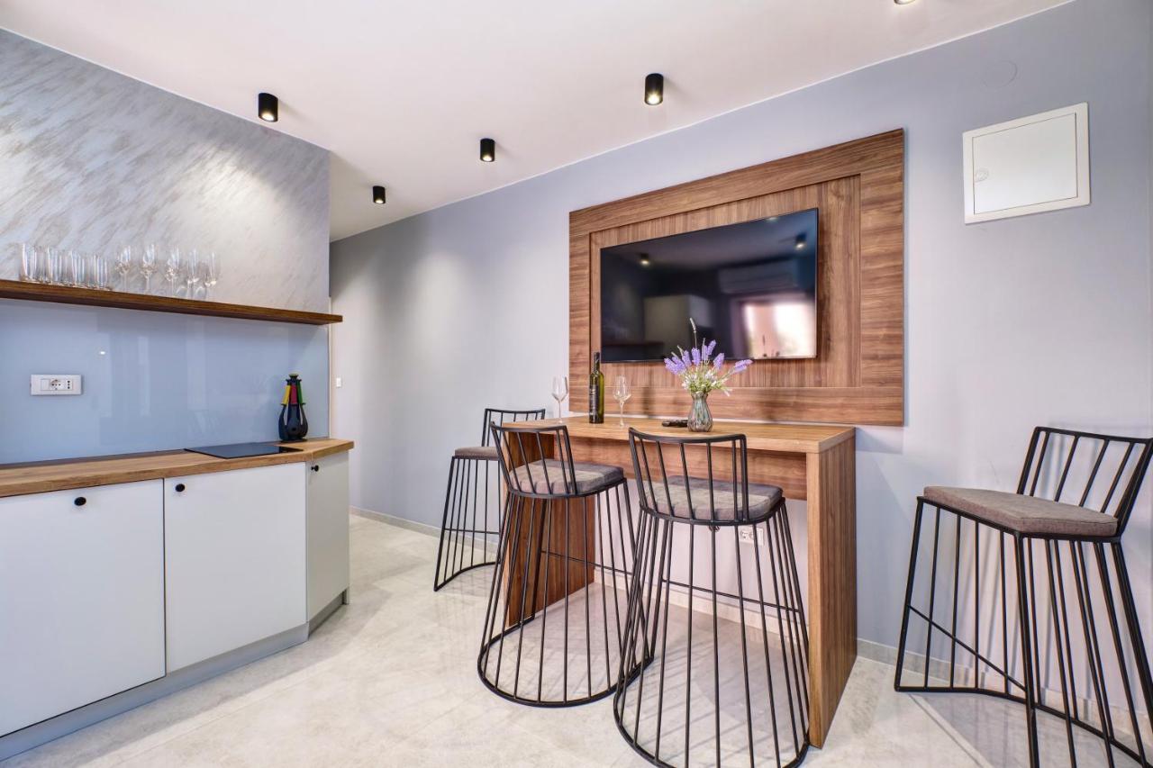 מאלי לוסיניי Luxury Apartments מראה חיצוני תמונה