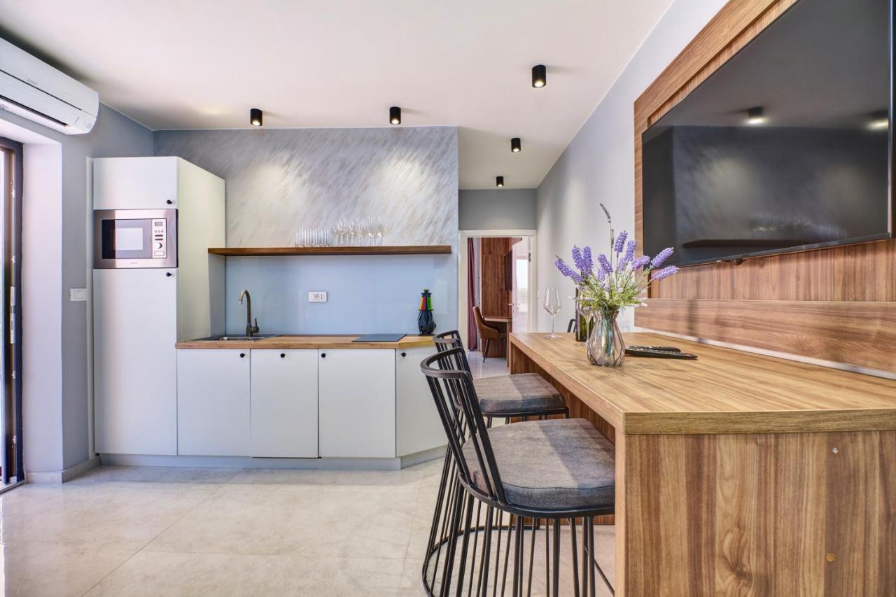 מאלי לוסיניי Luxury Apartments מראה חיצוני תמונה