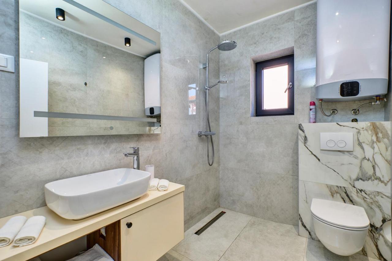 מאלי לוסיניי Luxury Apartments מראה חיצוני תמונה