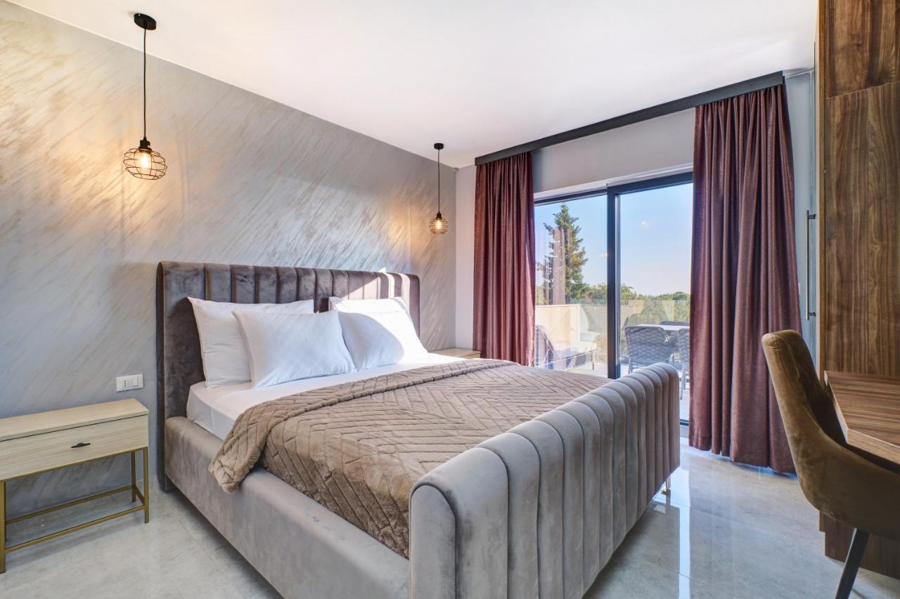 מאלי לוסיניי Luxury Apartments מראה חיצוני תמונה